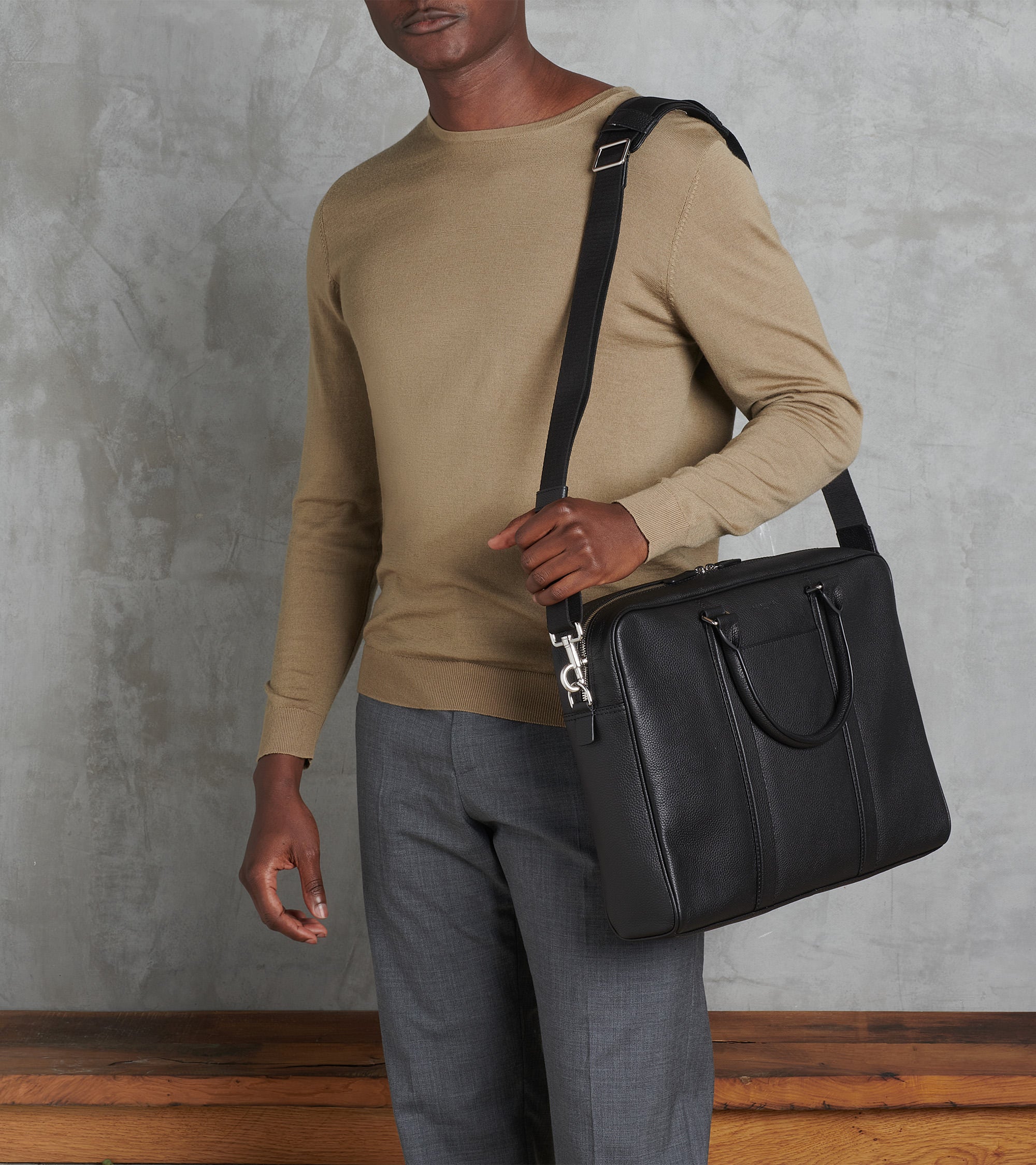 Porta documentos de 15" Charles en cuero granulado tamaño grande