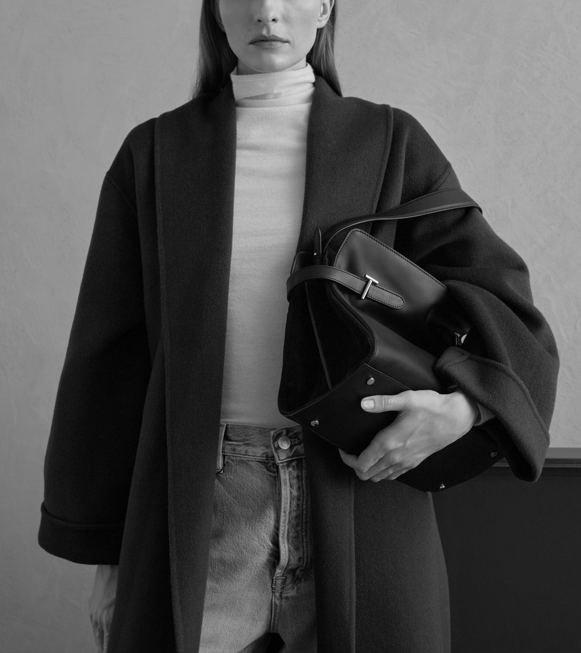 Bolsa de hombro grande modelo Emie en cuero liso y nobuk