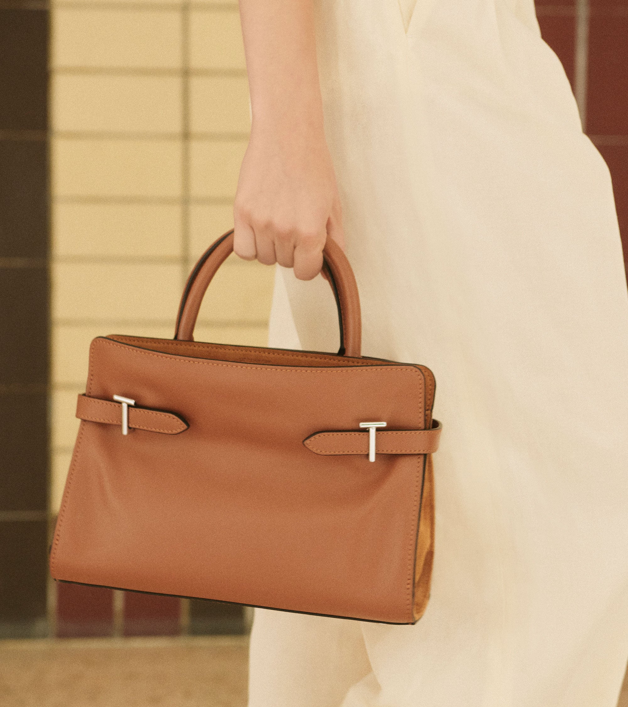 Mittelgroße Handtasche Emie aus Glattleder und nubuk