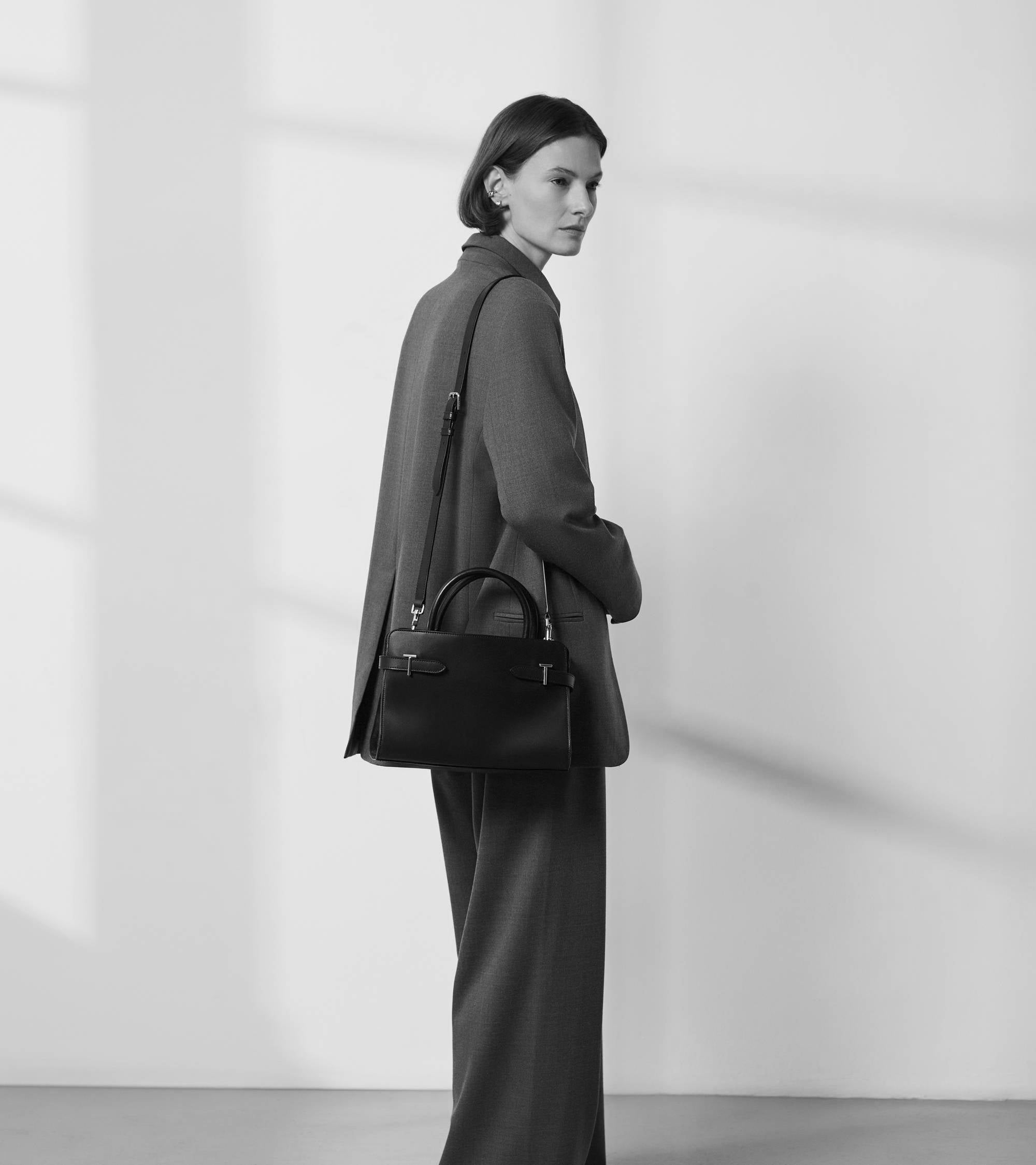 Bolso mediano modelo Emie de piel granulada y nobuk