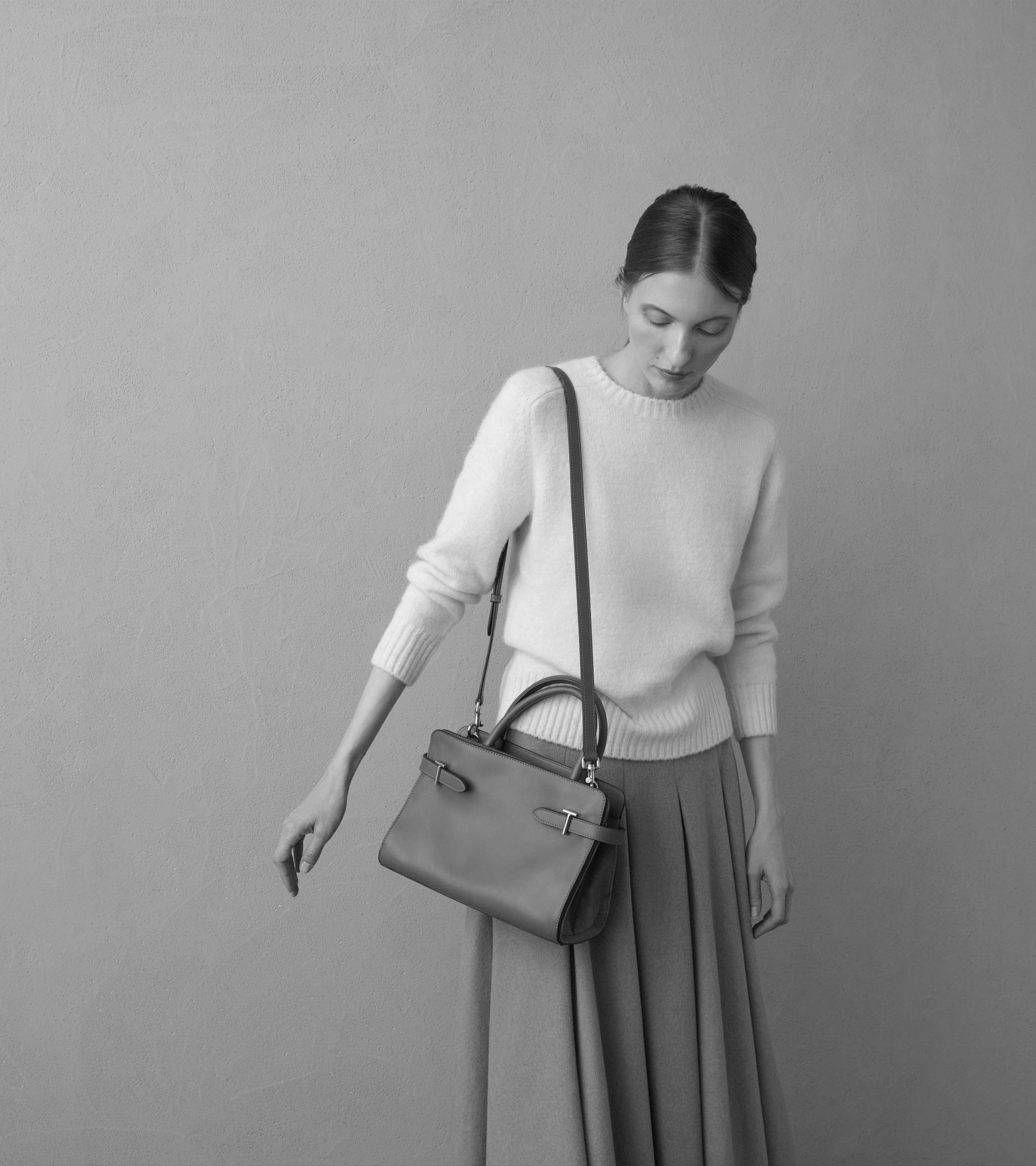 Mittelgroße Handtasche Emie aus Glatt- und Nubukleder