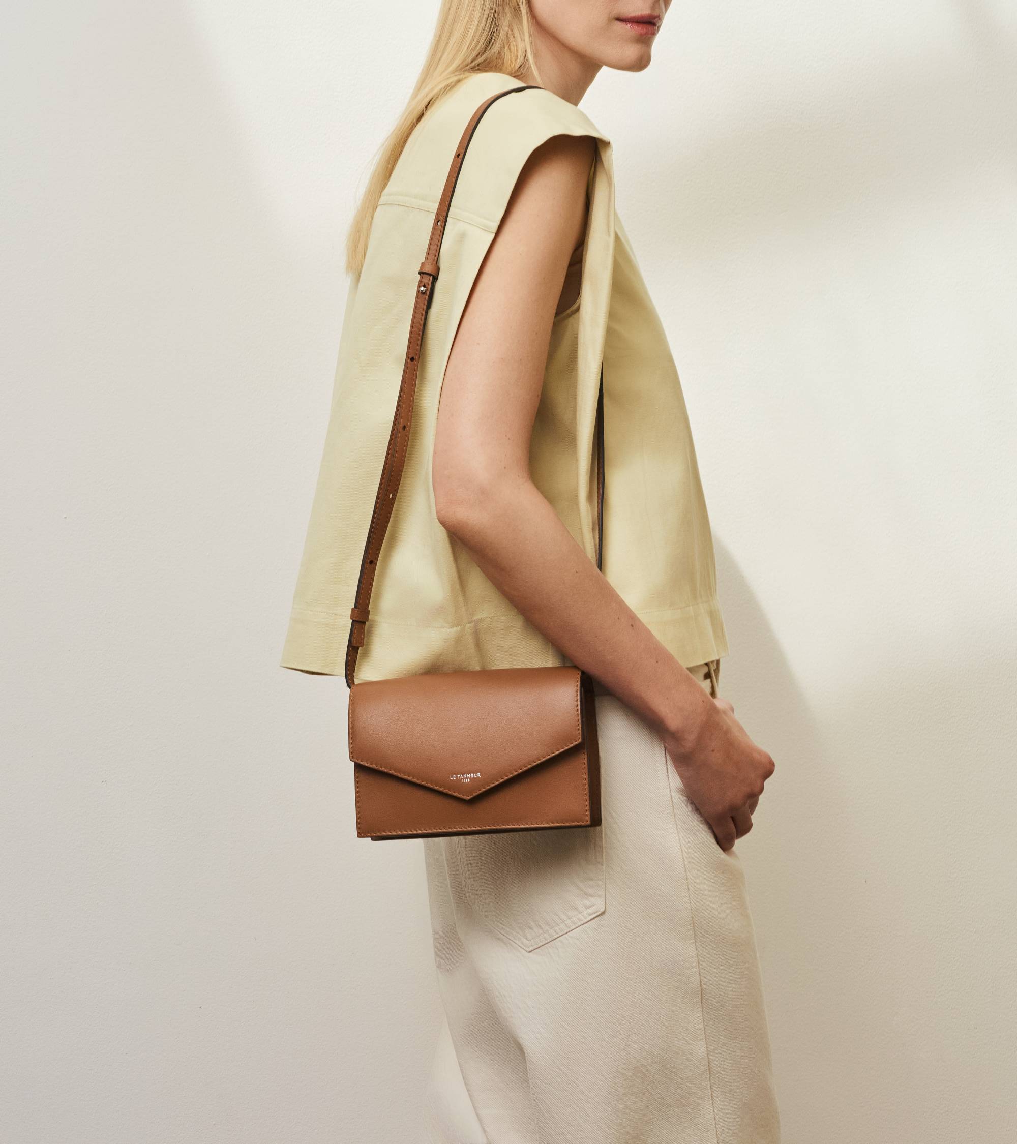 Bolso bandolera de piel lisa