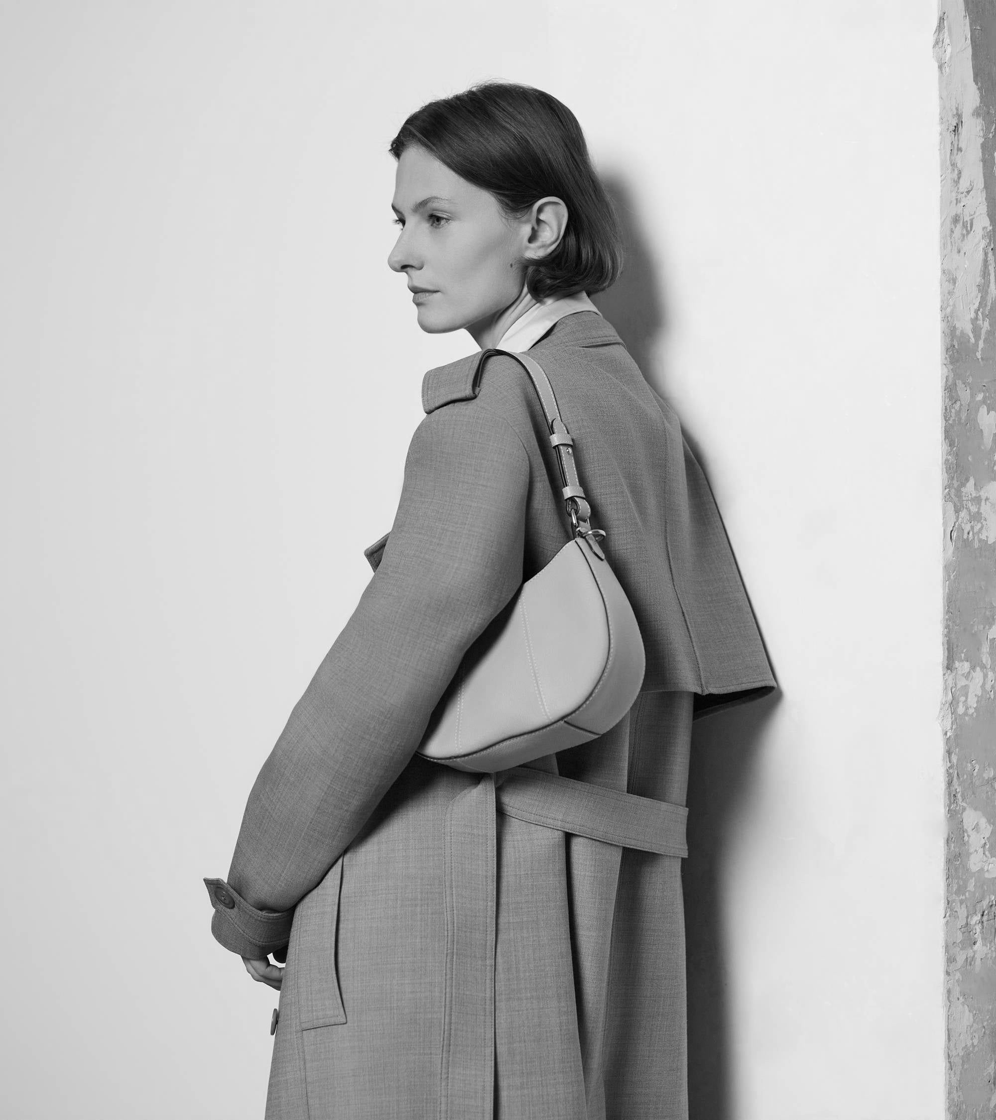 Bolso media luna pequeño Juliette de cuero granulado