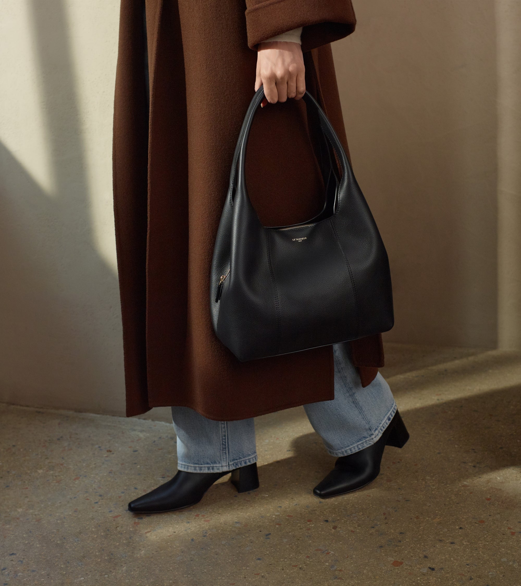 Juliette medium-sized shoulder bag in grained leather