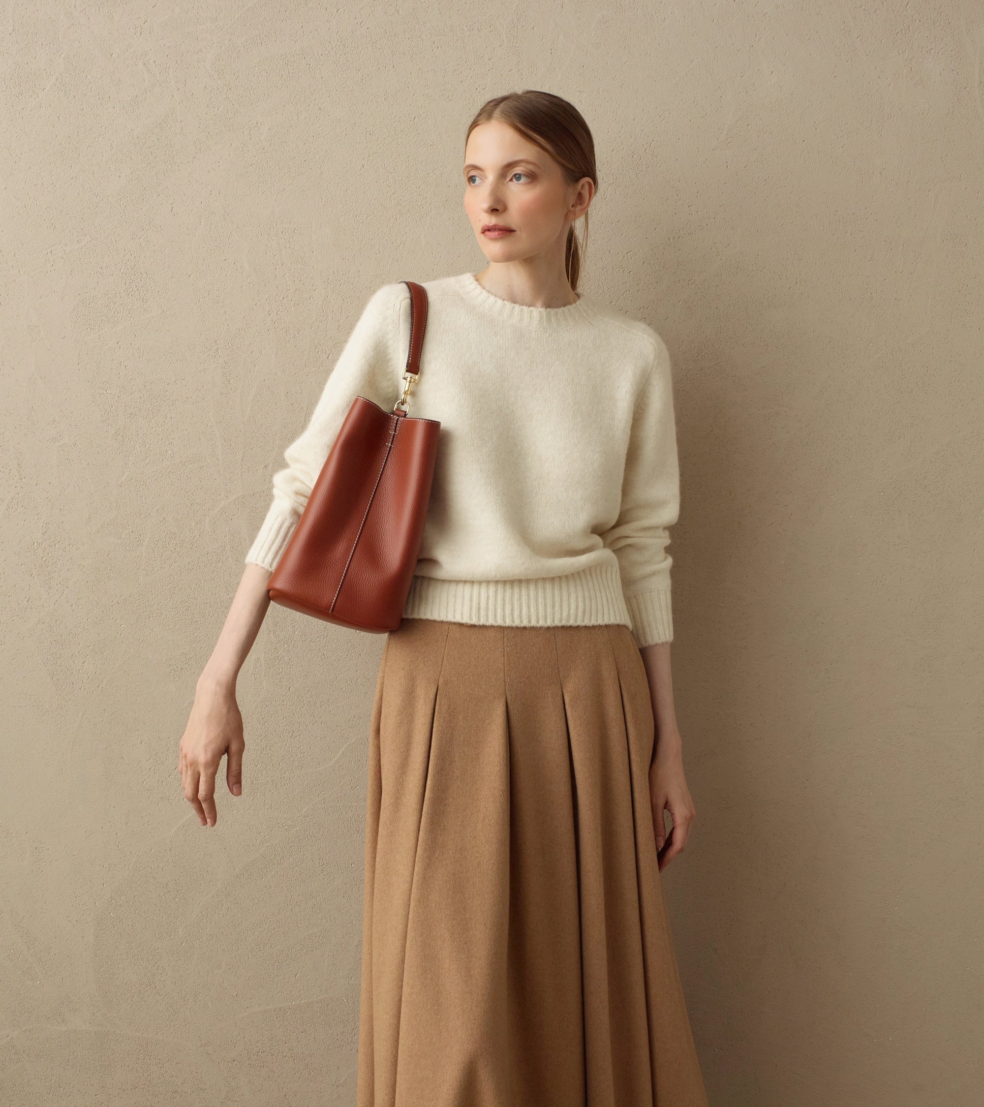 Große Bucket Bag Louise aus genarbtem Leder