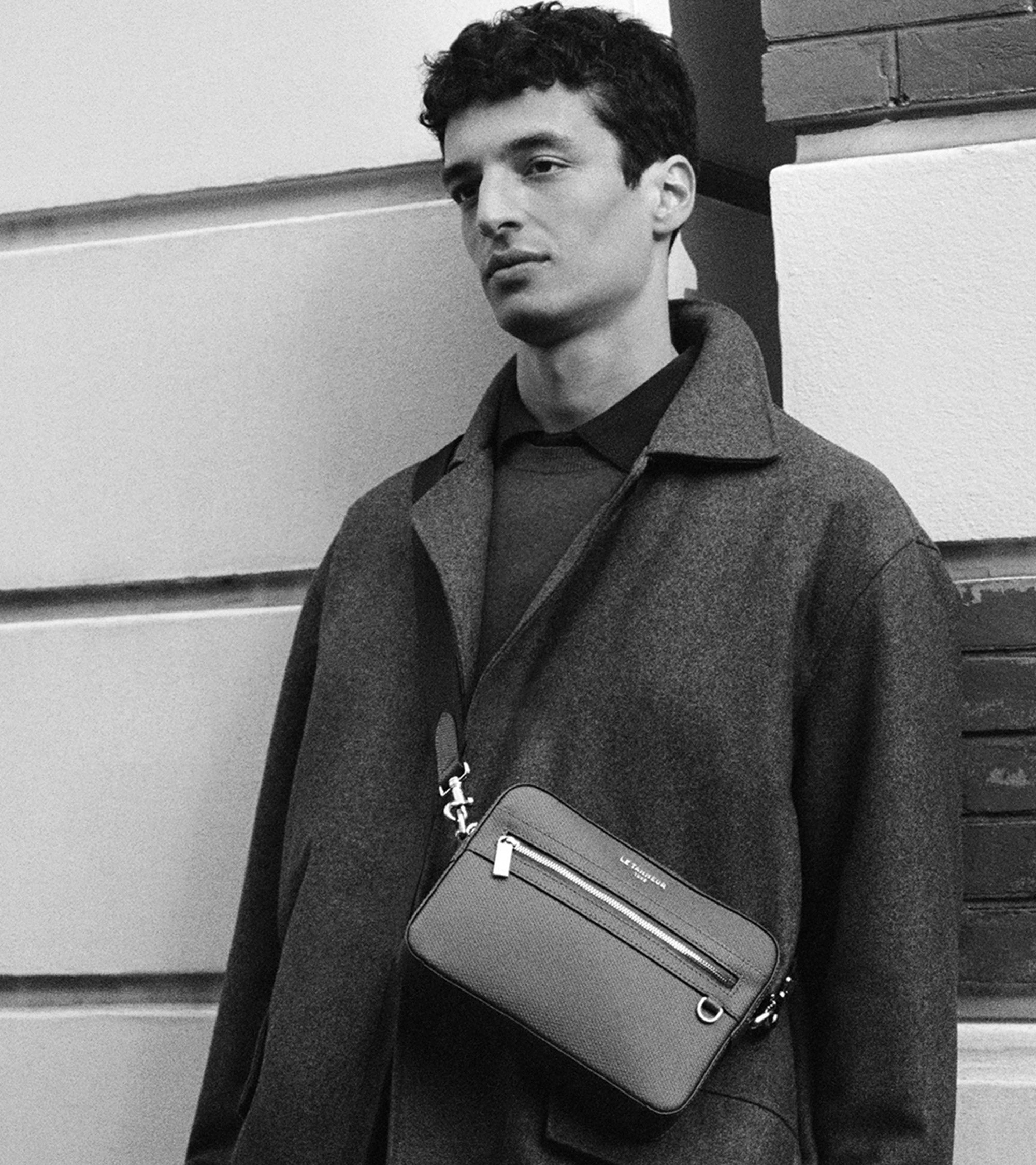 Kleine Umhängetasche Emile aus T-Signaturleder