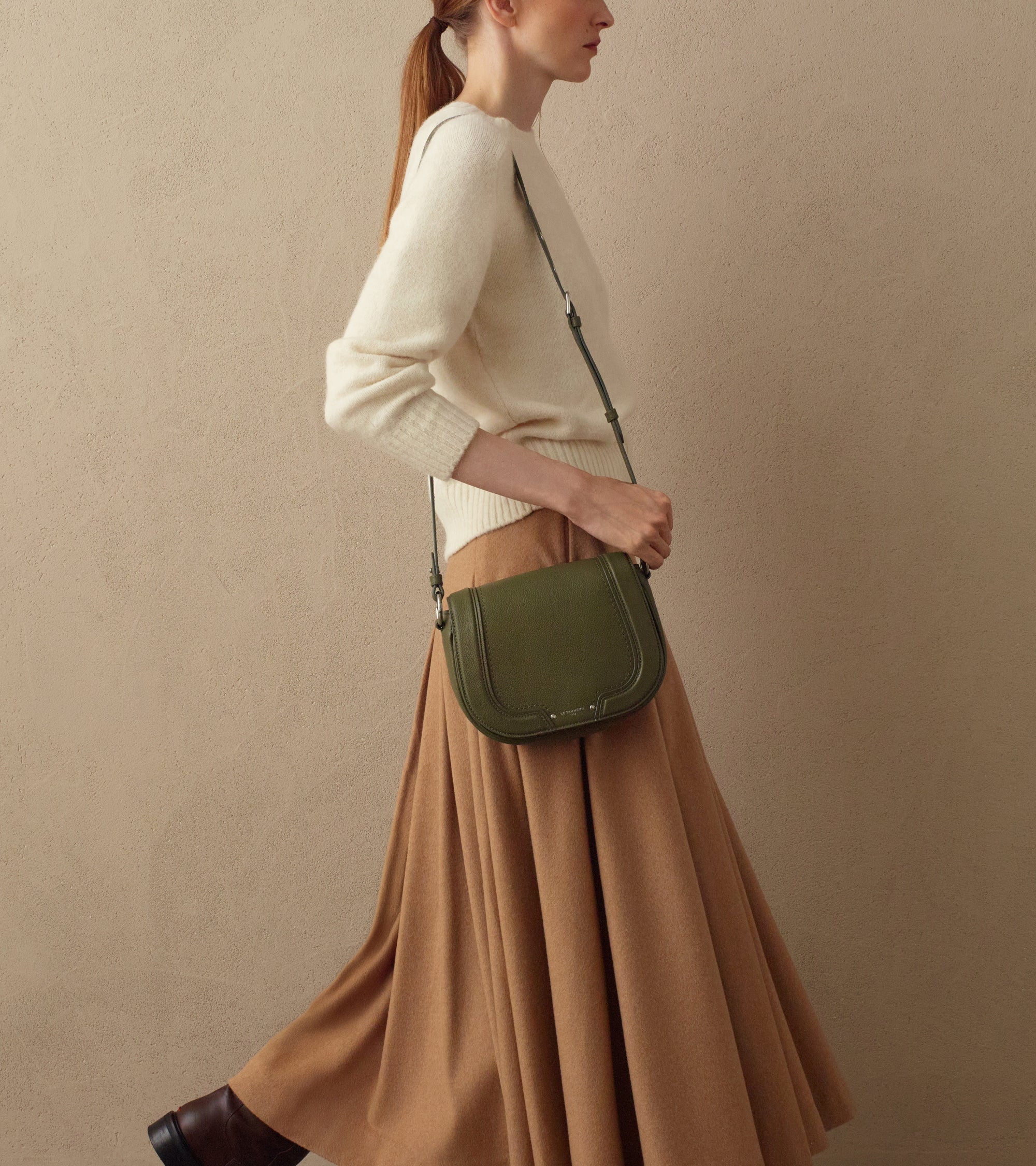 Mittelgroße Umhängetasche Ella aus genarbtem Leder