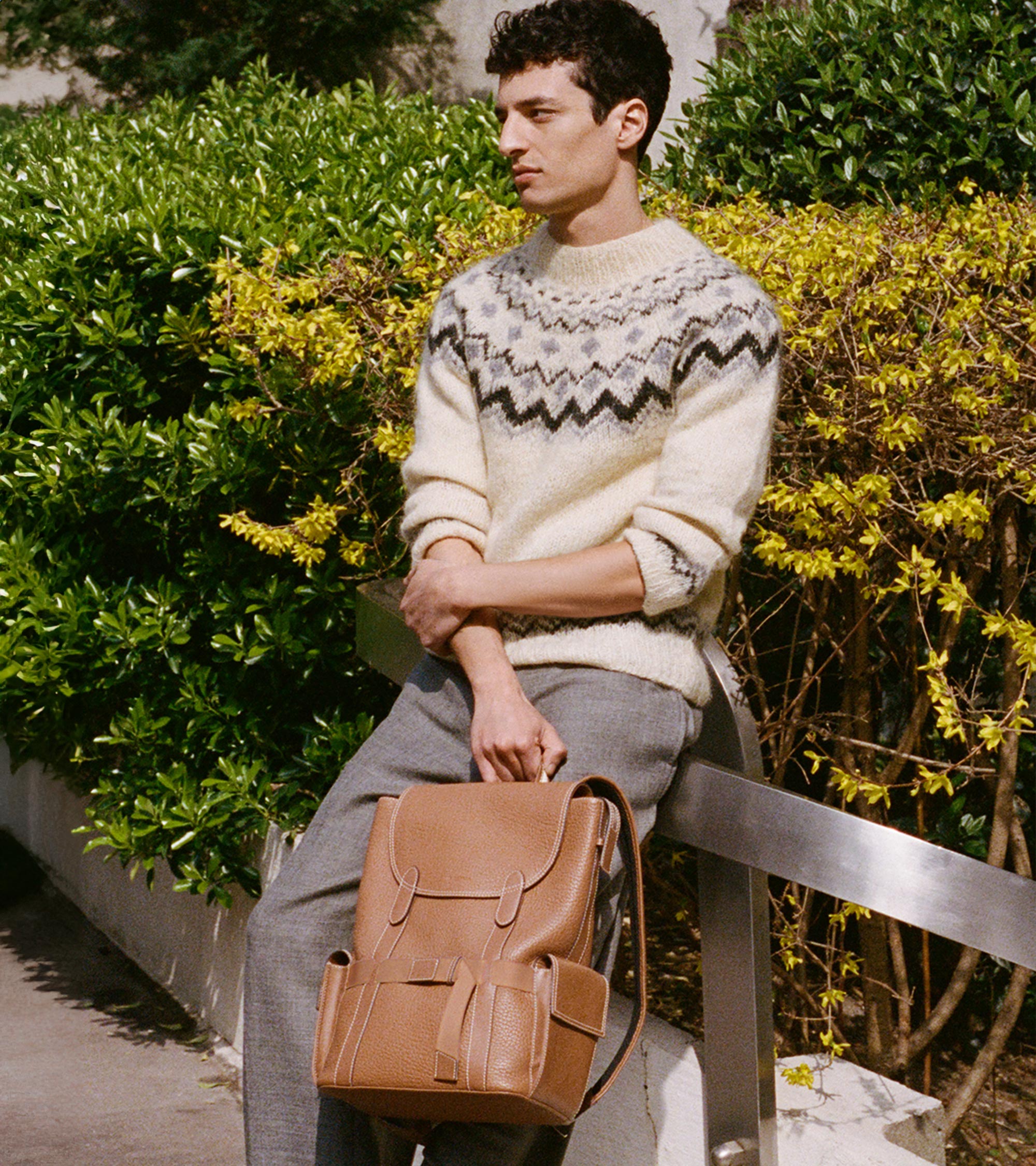 Rucksack mit Klappe Noah aus genarbtem Büffelleder und Glattleder