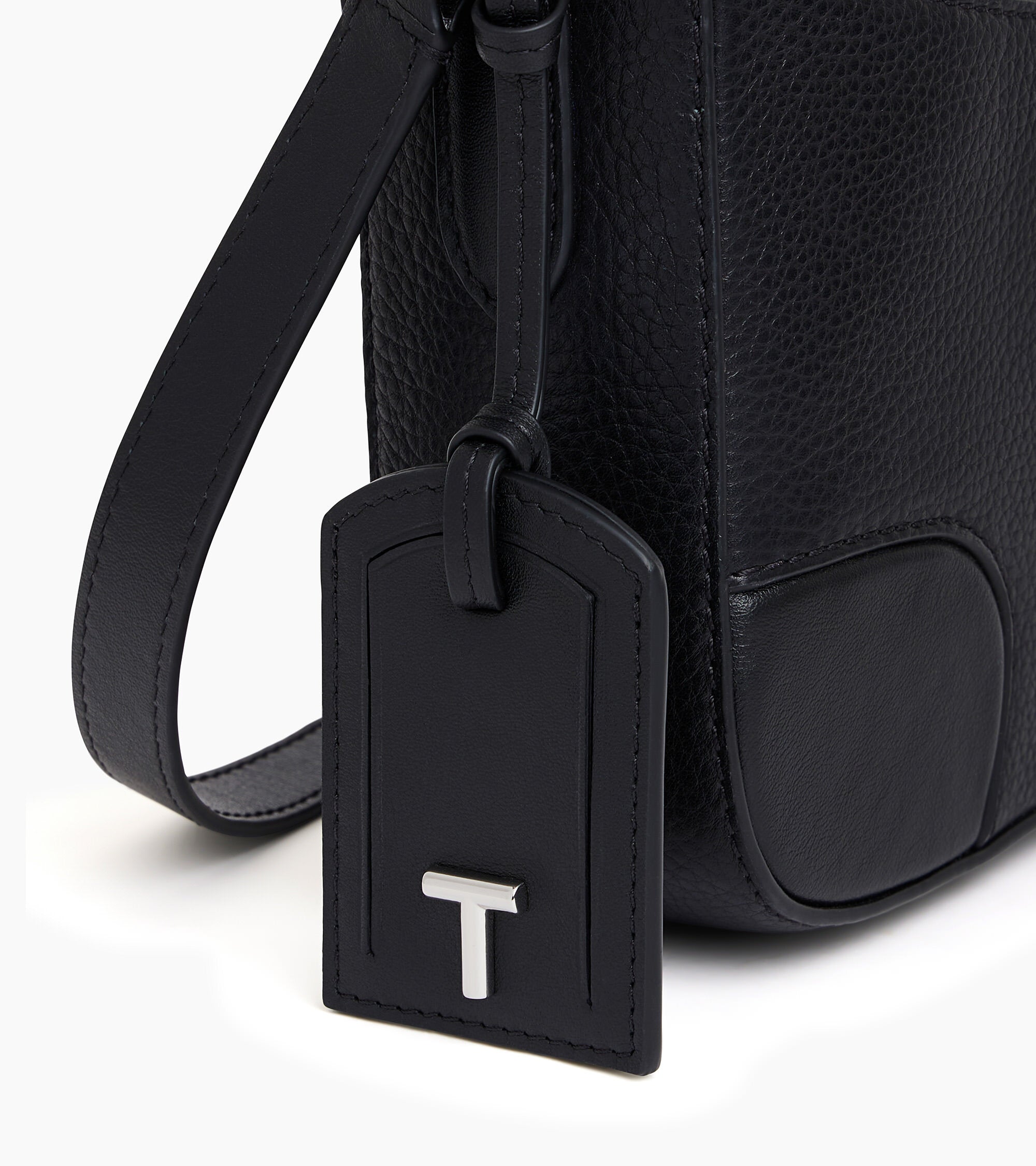 Mittelgroße Umhängetasche Romy aus genarbtem Glattleder