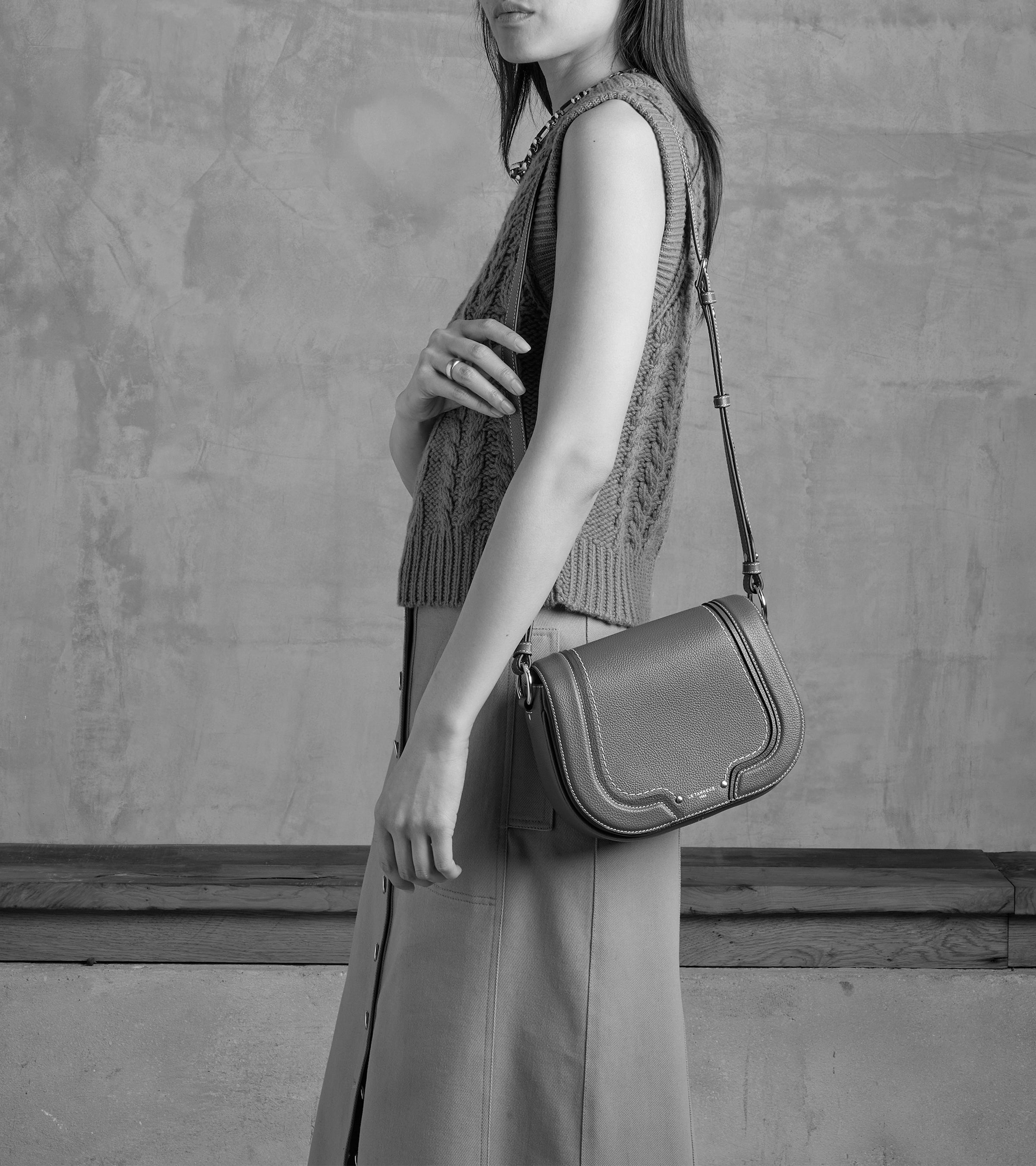 Sac bandoulière moyen modèle Ella en cuir grainé