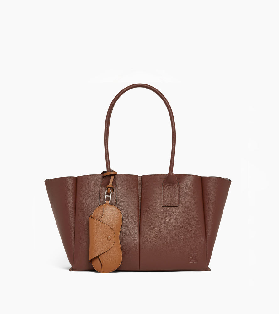 Brillenetui aus genarbtem Leder mit Charm