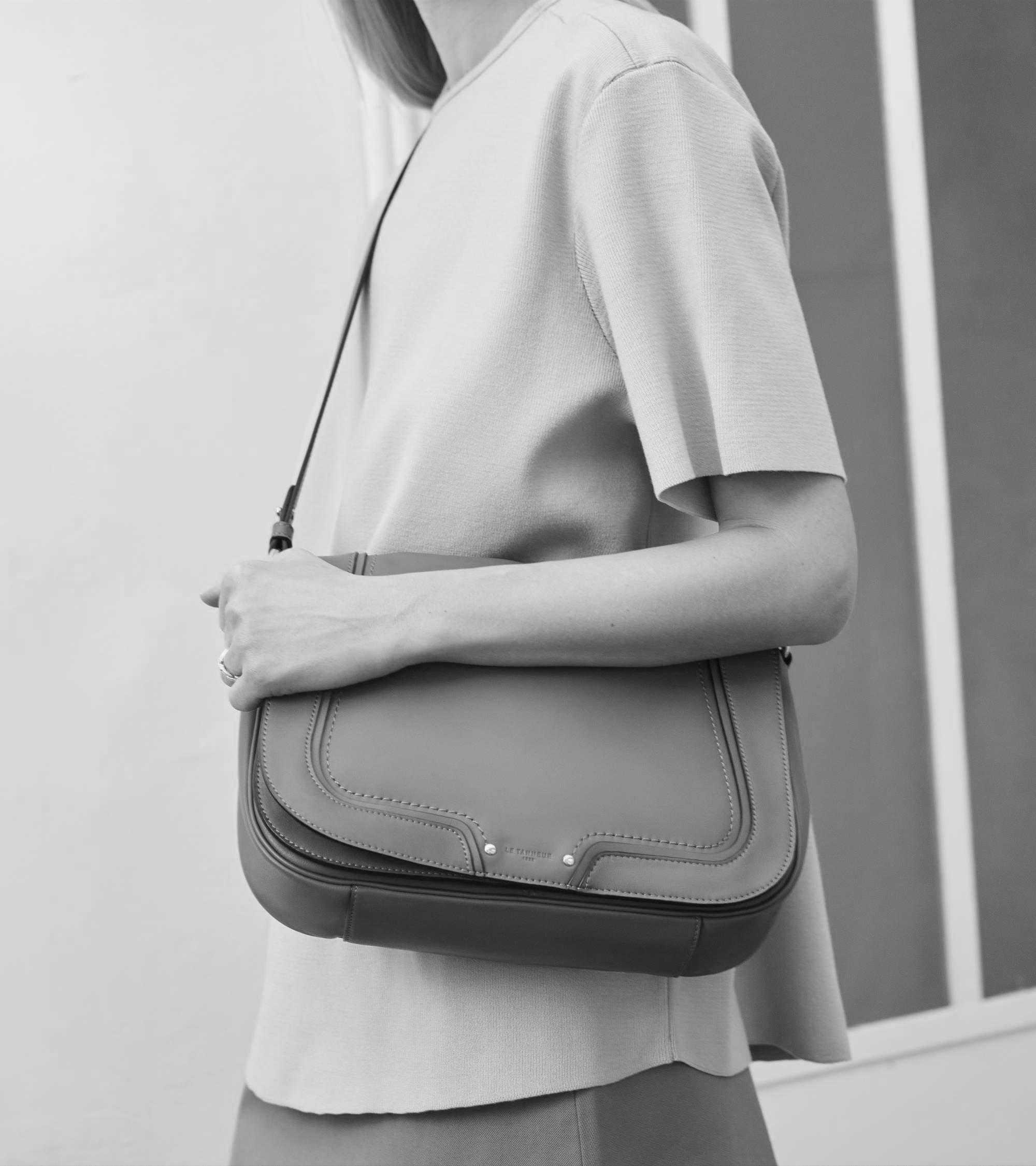 Héloïse スムースレザー ラージ ショルダーバッグ
