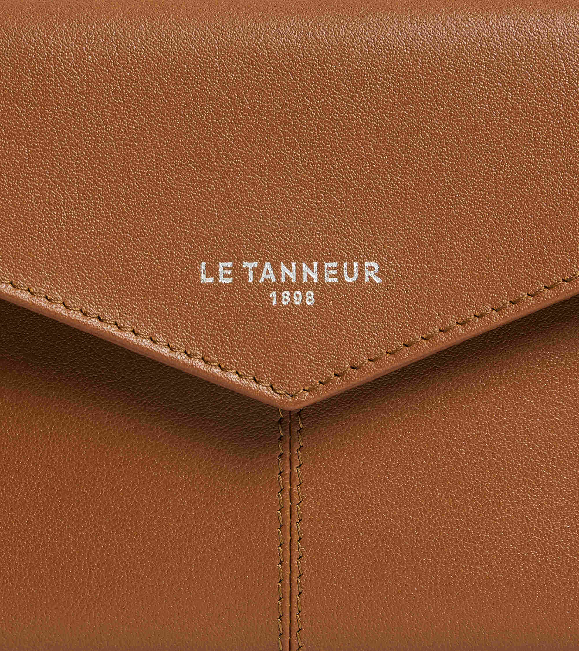Bolso de mano tipo sobre mediano modelo Paulette de piel lisa