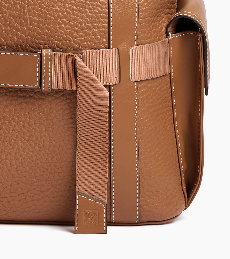 Noah backpack with flap in buffalo grain leather and smooth leather